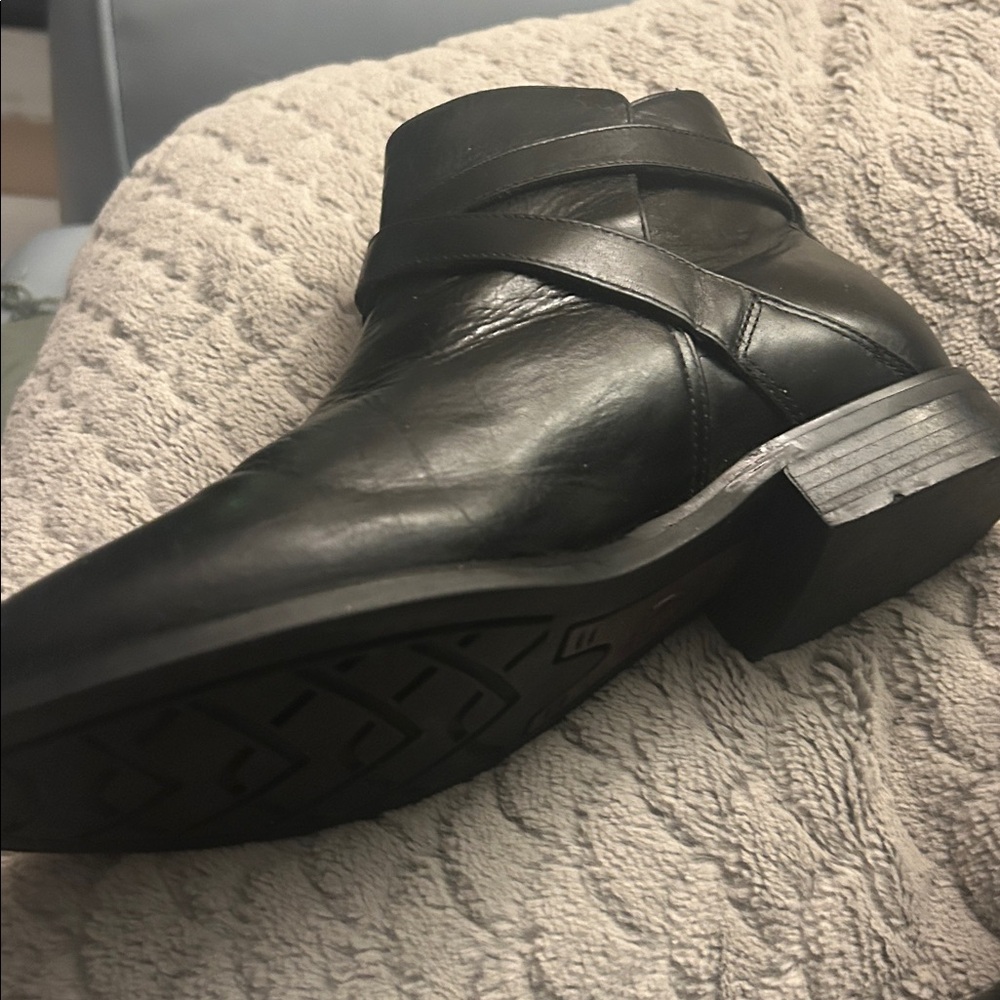 Ariat - Picture 16 of 16